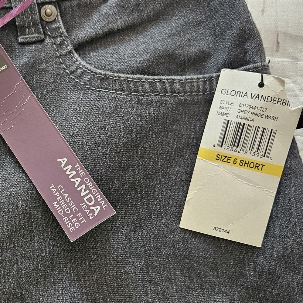 New Gloria Vanderbilt Women's Grey Amanda Mid Rise Tappered Leg Size 6 Short - Picture 4 of 4